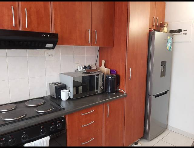 2 BEDROOM FLAT FOR SALE IN AUSTERVILLE